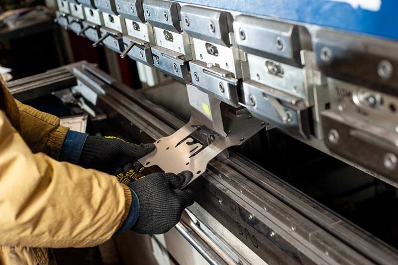 Отличия листогиба с ЧПУ CNC от NC